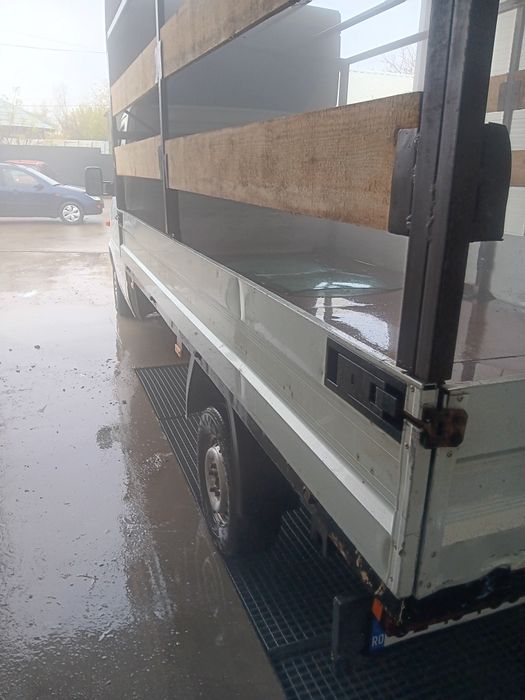 Vând Mercedes sprinter carosata motor 2.7 mai multe detalii la telefon