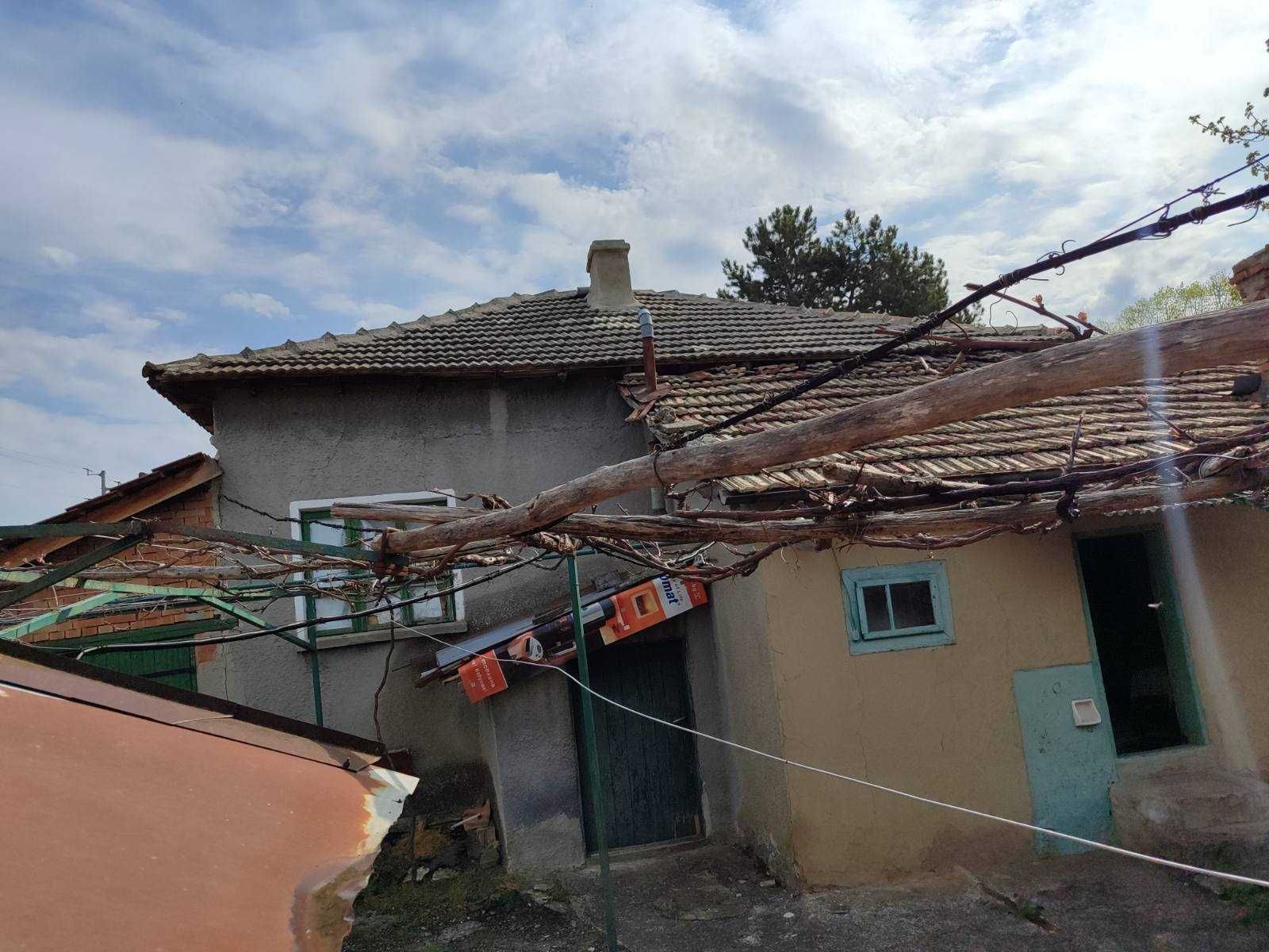 Къща в много добро състояние в с.Росен