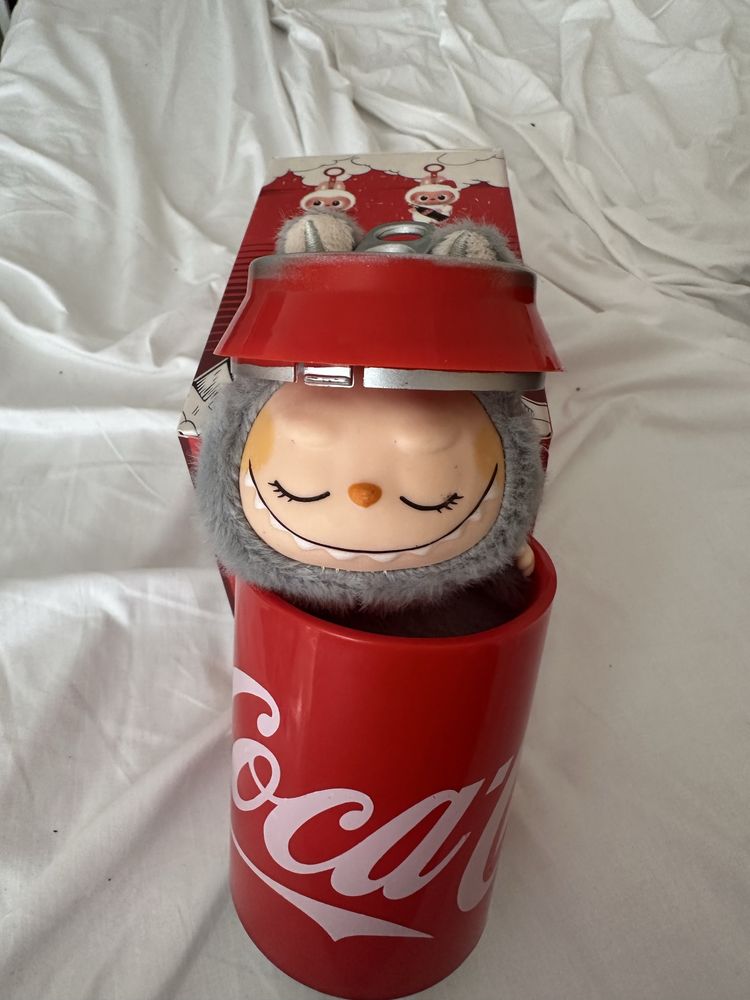 Labubu secret editia coca cola