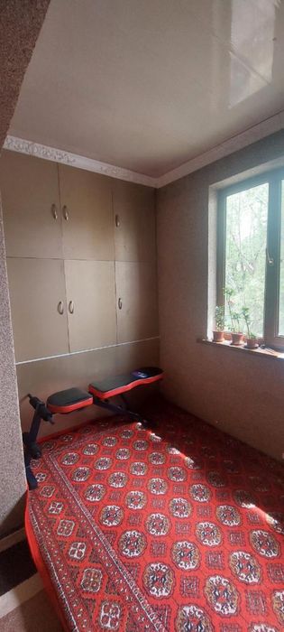 Чирчик шахри Навоийда 2 хонали квартира cотилади