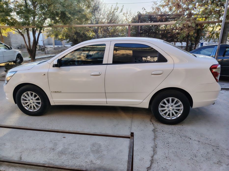 Собалт сотилади 4 разитция нархи 11000 доллор  ками бор