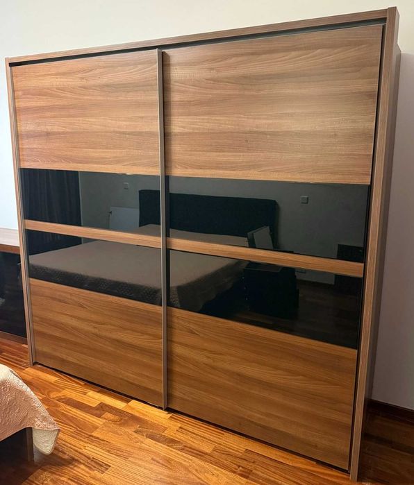 Dressing cu usi glisante; Sifonier cu rafturi si bara; Dulap cu polite