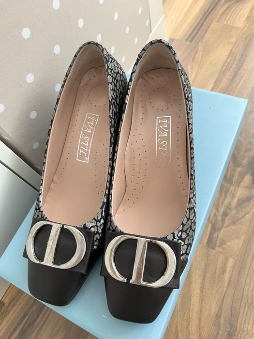 Черни официални обувки на нисък дебел ток