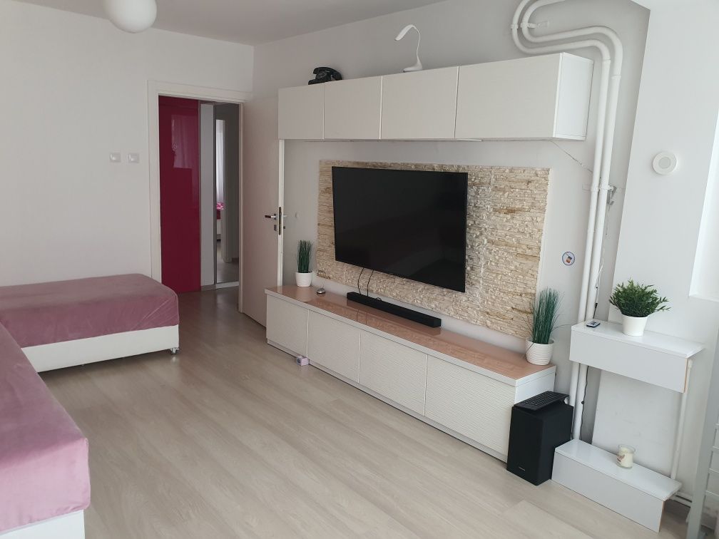 Apartament 2 camere metrou de închiriat