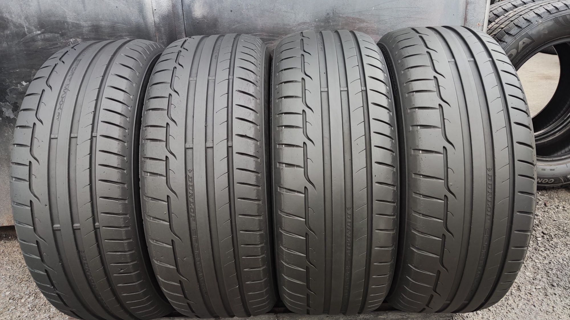 4бр. летни гуми 205/55/16 Dunlop Sport Maxx RT
dot22
6.9mm
Много добро