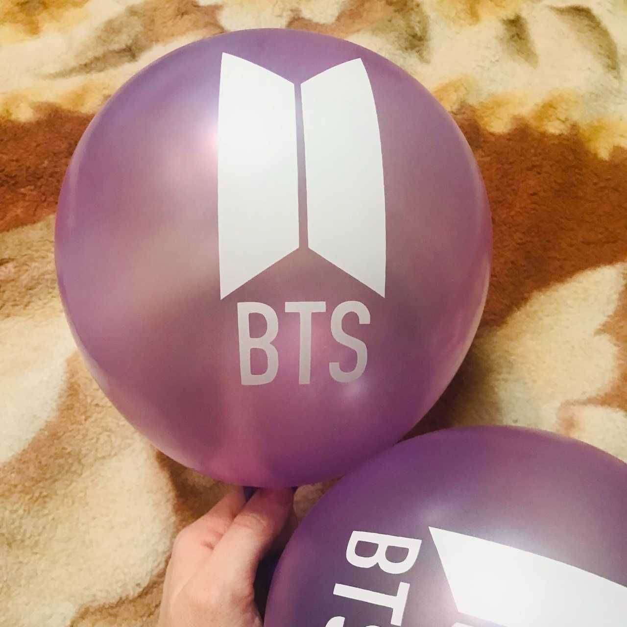 Фиолетовые воздушные шарики с лого BTS