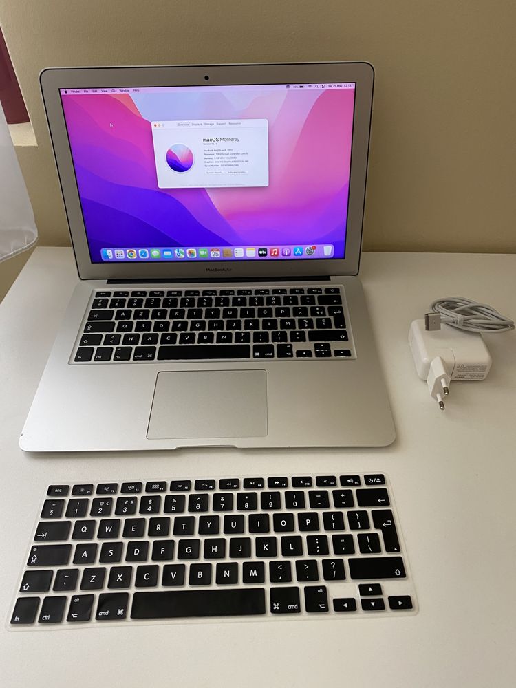 MacBook Air 2017 (13,3", A1466), 128 GB SSD + folie tastatura cadou