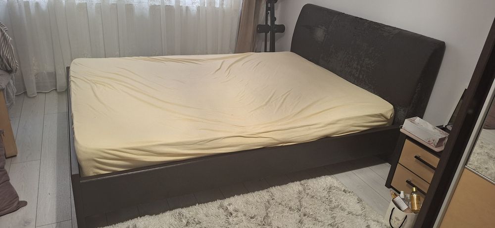 Vând pat care necesita reconditionare