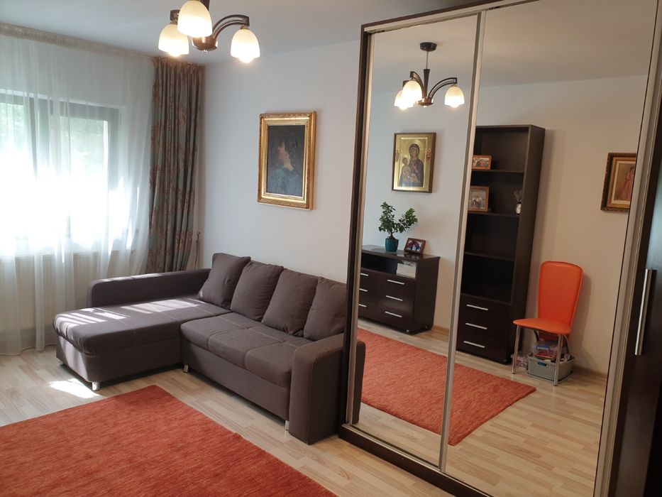 Persoana fizica Inchiriez ap. 2 camere Nicolina prima statie