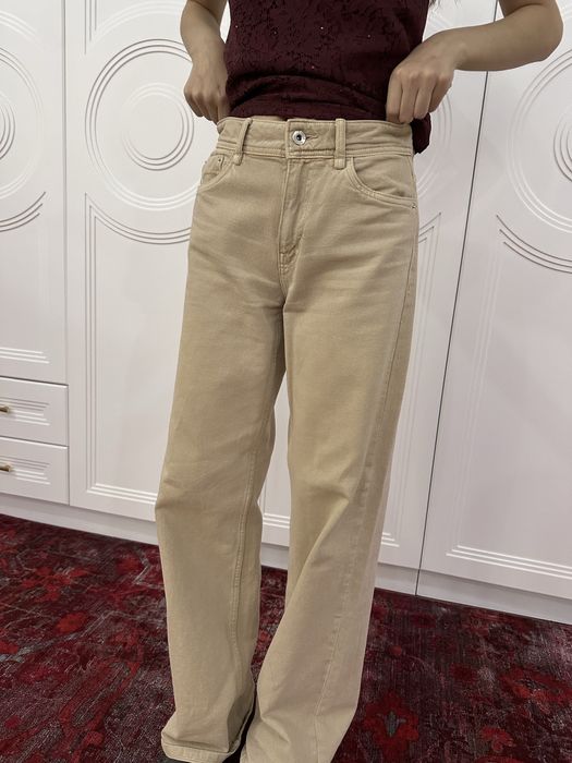 Джинсы бежевые Bershka