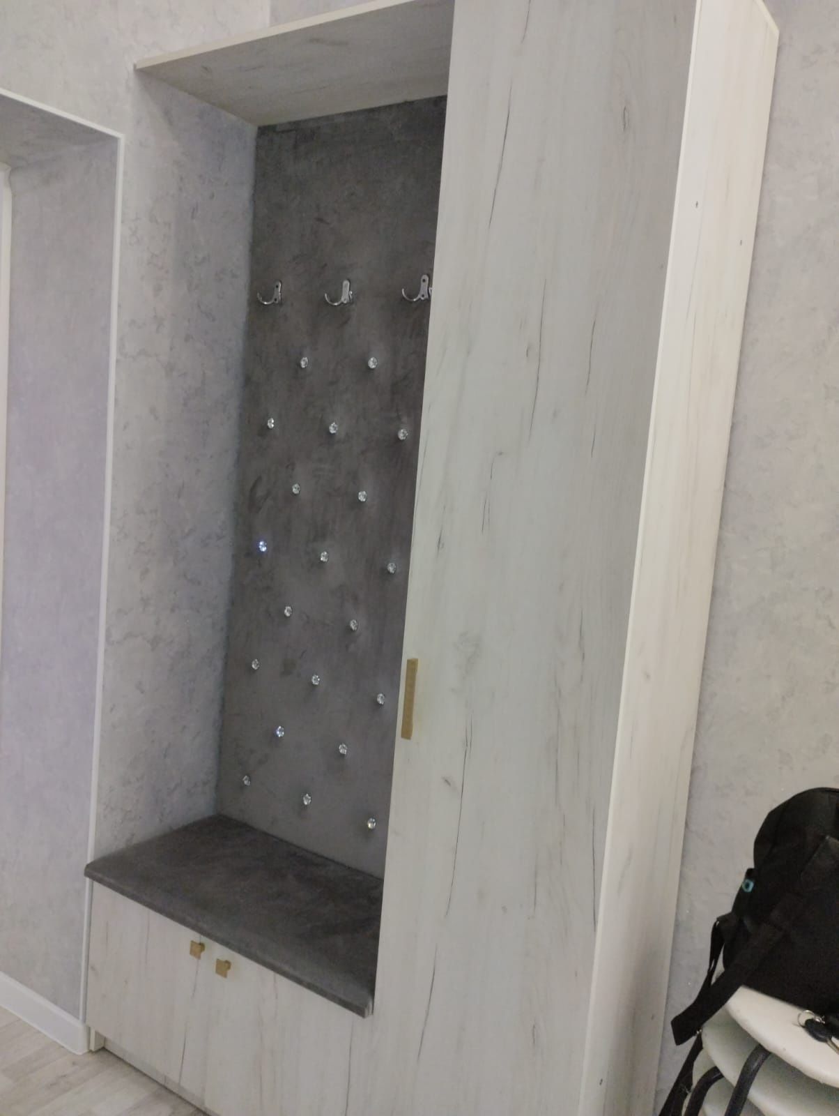 Продам стильную  прихожую