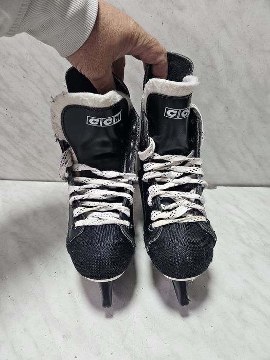Patine 42 hochei hockey  CCM marime  34-35 ( 22  cm)