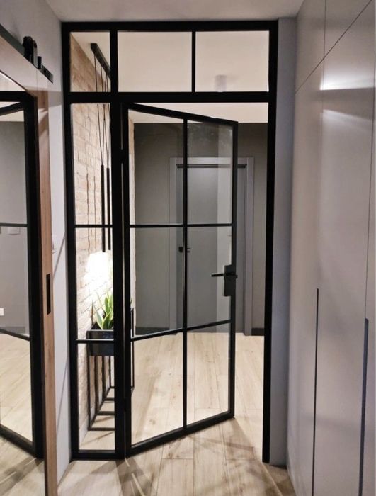 Usi metalice tip loft (sticla pe cadre, glisante, batante)