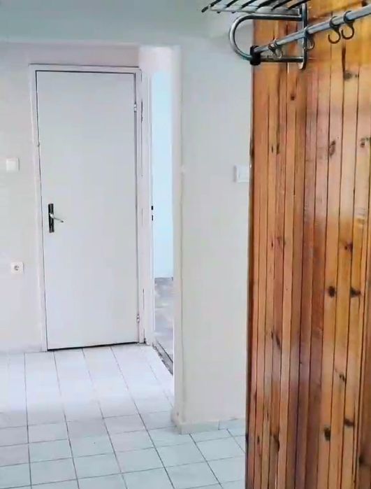 Продава се Тристаен апартамент в Карнобат - 68 кв.м за 898 €/кв.м - Снимка #3