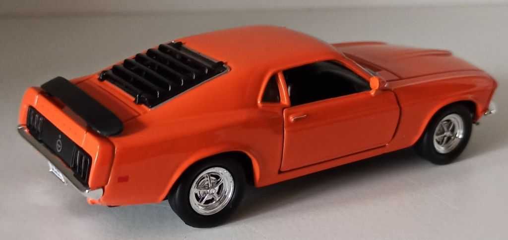 Macheta Ford Mustang BOS 302 portocaliu - Welly 1/36