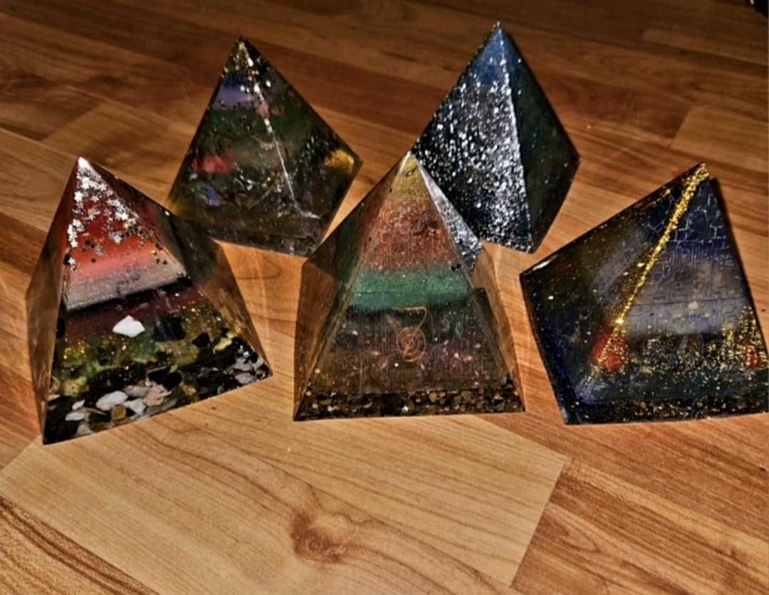 Piramide 11 x 11 cm handmade