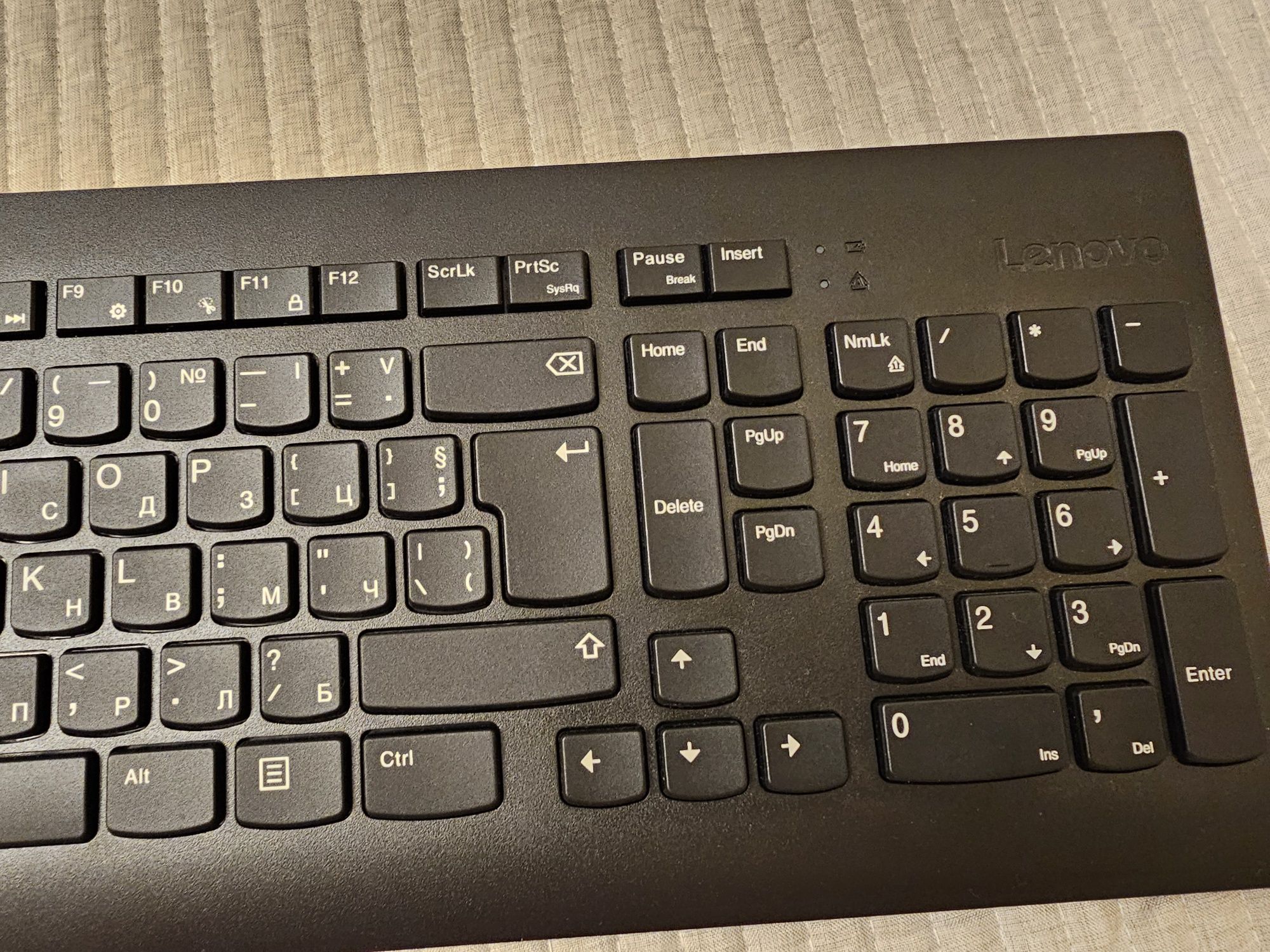 Клавиатура и мишка Lenovo Essential Wireless Keyboard and Mouse