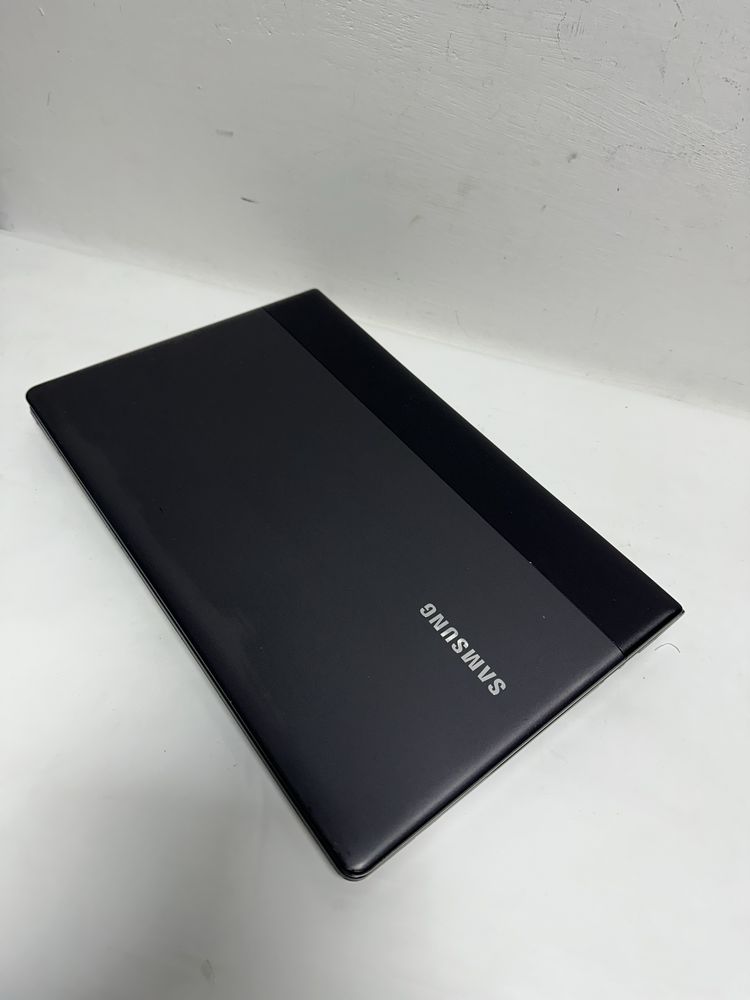 Laptop Gaming Samsung 300e-QUAD-AMD A8 - DUAL VIDEO - 8GB RAM- 1000 Gb