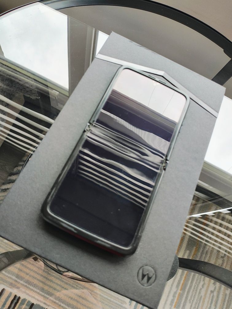Продам Motorola RAZR 2022 8/256GB, Black