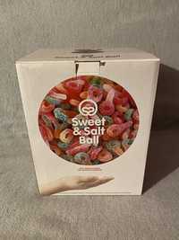 Distribuitor bomboane si gustari uscate Sweet & Salt Ball