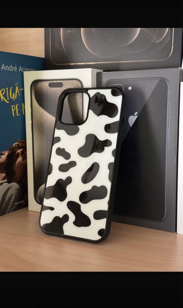 Husa 12 pro max cow print si inimi verzi