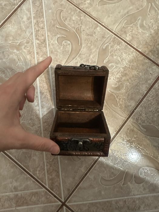 Cutie mica de bijuterii din lemn stil vintage