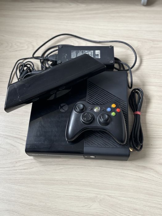 Xbox 360 E, modat, mantea originala, 320gb, Kinect