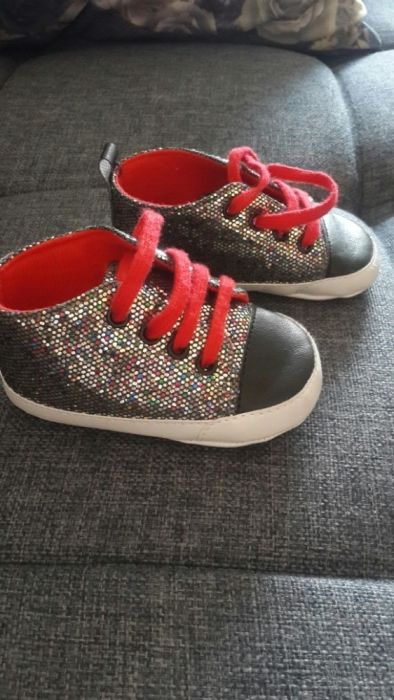 Пинетки новые 12-18 мес.