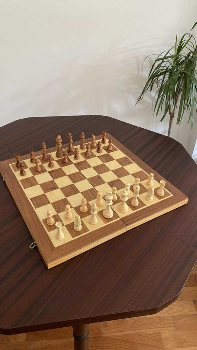 Шах и табла 50х50см с дървени фигури