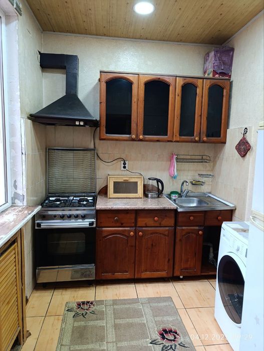 Сдам 2 ком 4этаж 4дом Чилонзор 18кв.Ор: парламент