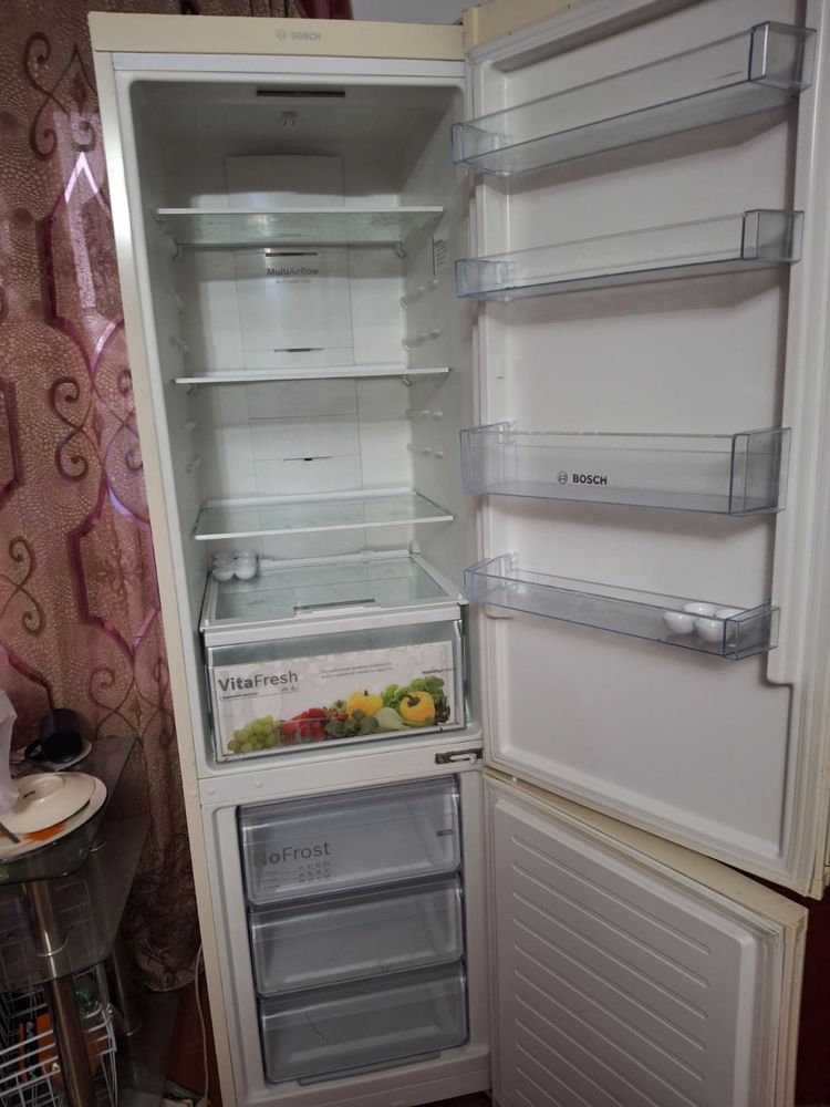 Холодильник в хорошем состояний