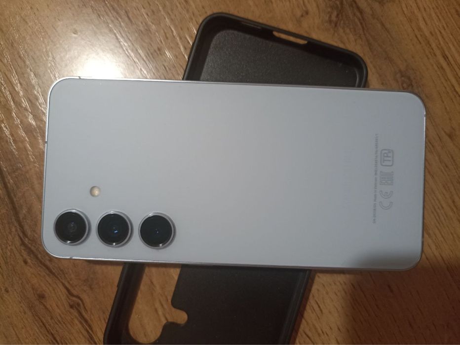 Samsung s24 в идеальном состоянии. Без царапин и сколов