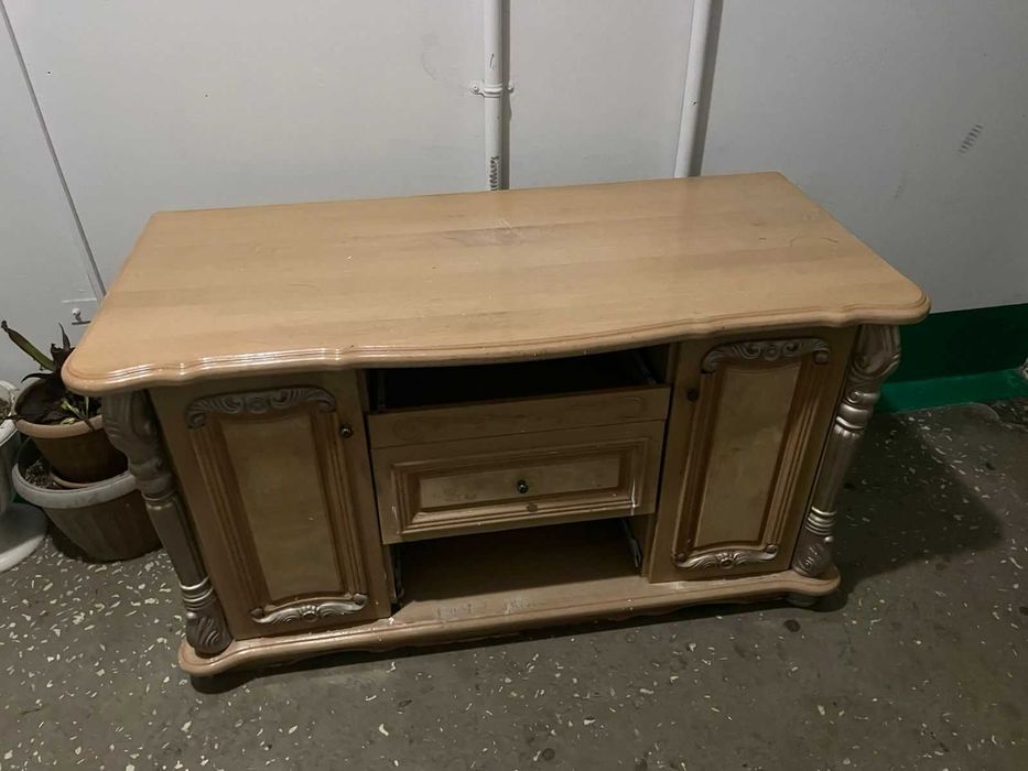 отдам бесплатно тумбочку из дуба