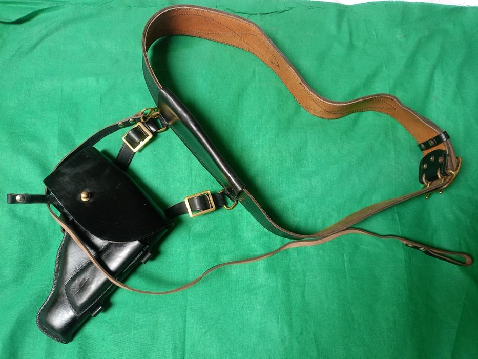 Военоморски офицерски колан с кобур