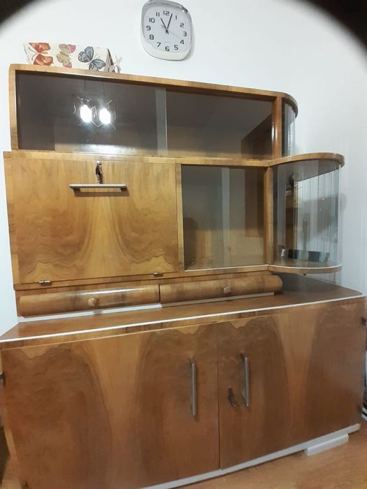 Vand  mobila din lemn masiv: dulap de haine, vitrina, masa extensibila