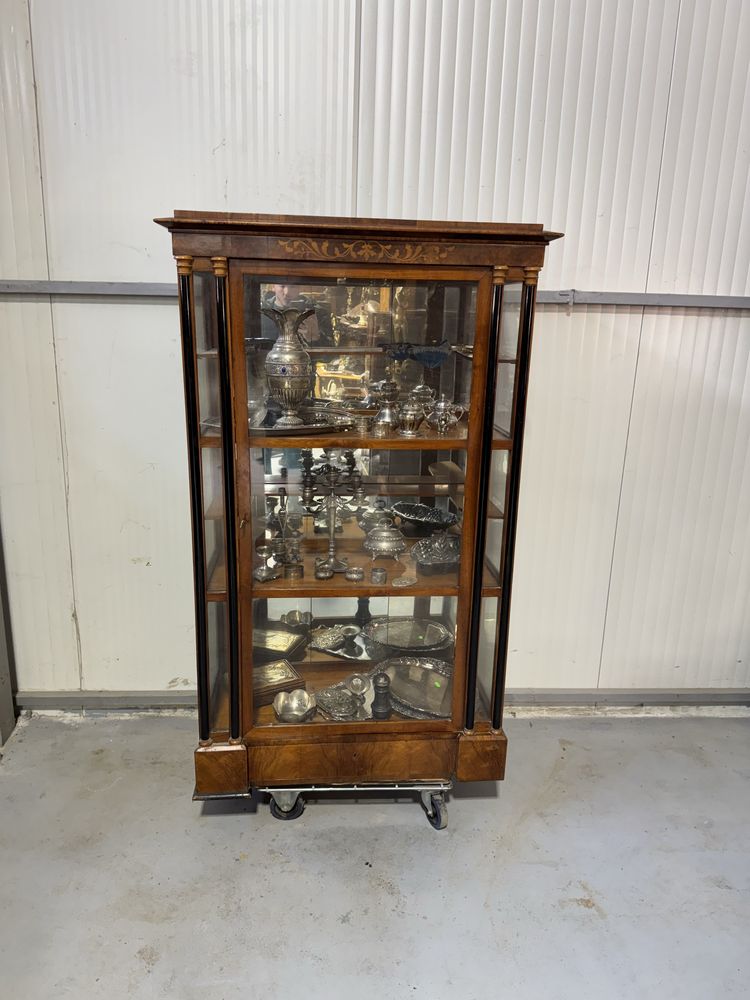 Vitrina biedermeier din lemn cu intarsii si coloane