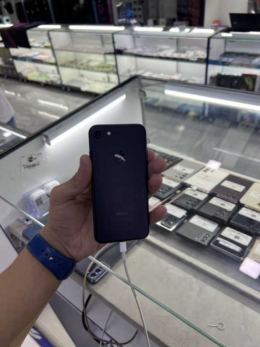 Iphone 7 100 yonks 32 gb