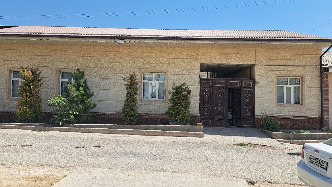 8 sotix uchastka sotiladi