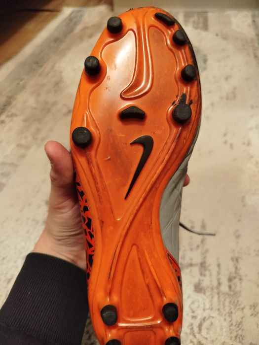 Футбольные бутсы Найк