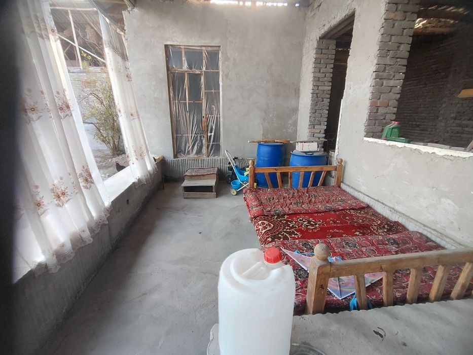 Hovli uy sotiladi 5sotixdan oshiq