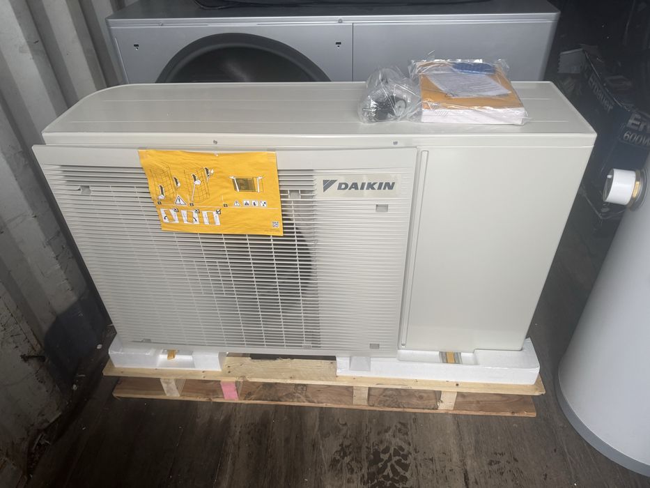 Pompa de Căldură - Daikin Altherma - 4kW - EDLA04E2V3
