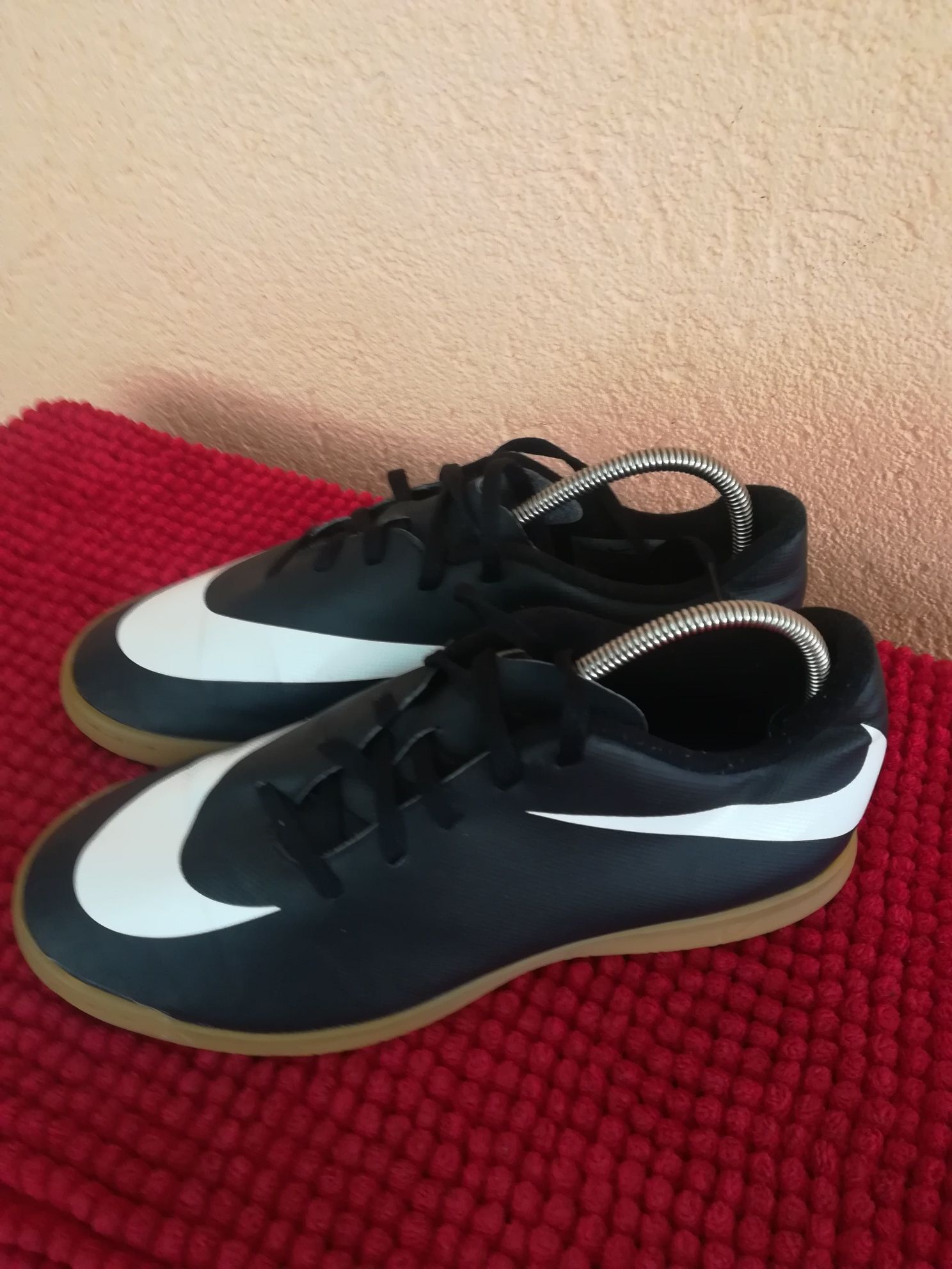 Adidași fotbal sala Nike nr 38,5