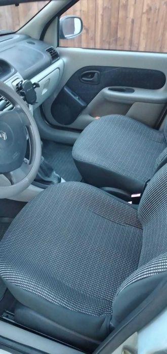 Renault Clio an fabricație 2004