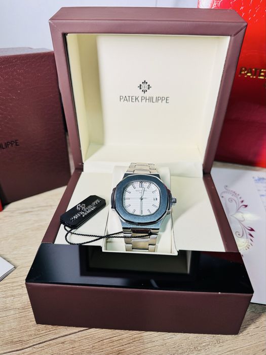 De vânzare – Patek Philippe Nautilus – Nou, Full Set