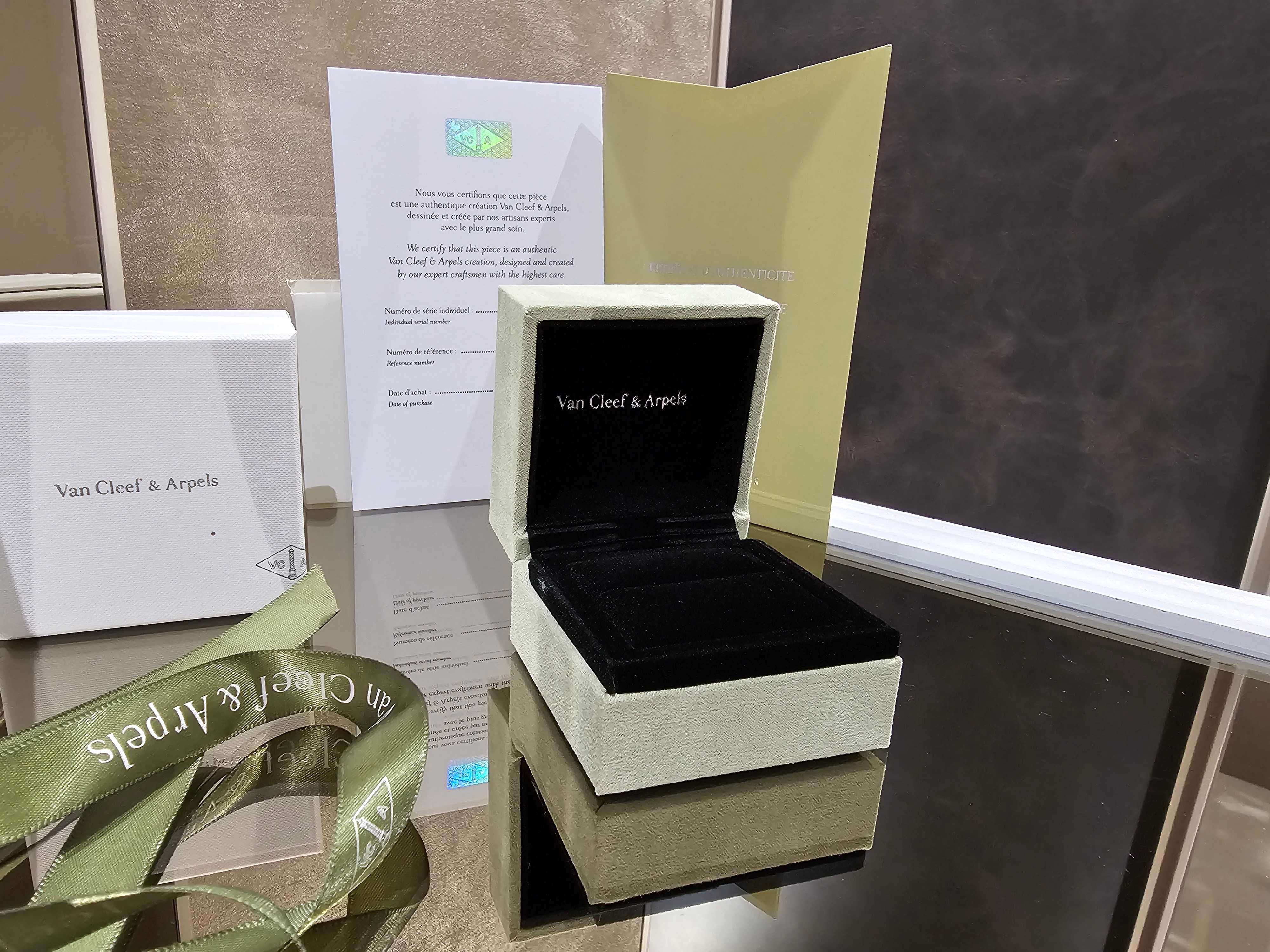 Van Cleef & Arpels VCA Пълен Комплект Кутия и Сертификат Обеци Пръстен