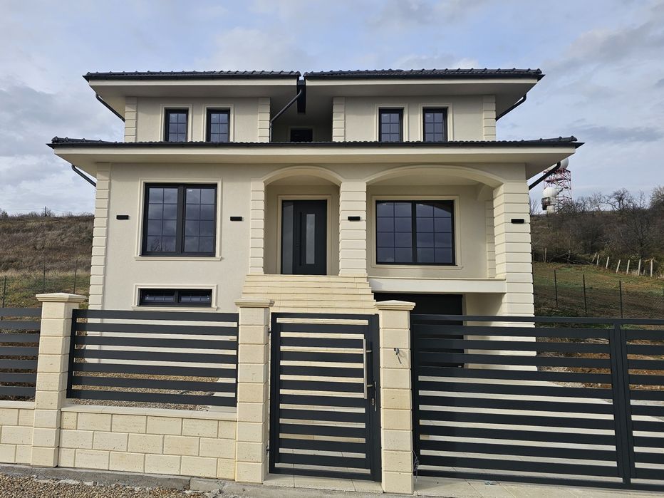 Casa str. Piersicilor, zona Dealuri Oradea (persoană fizică)