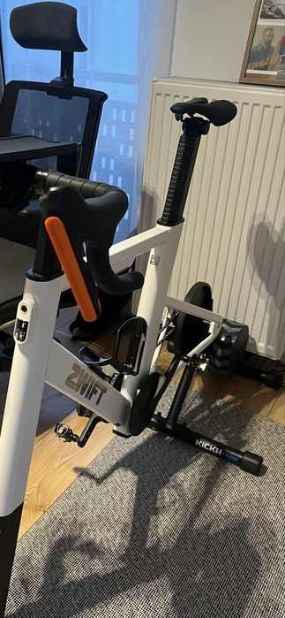 Cadru home trainer Zwift