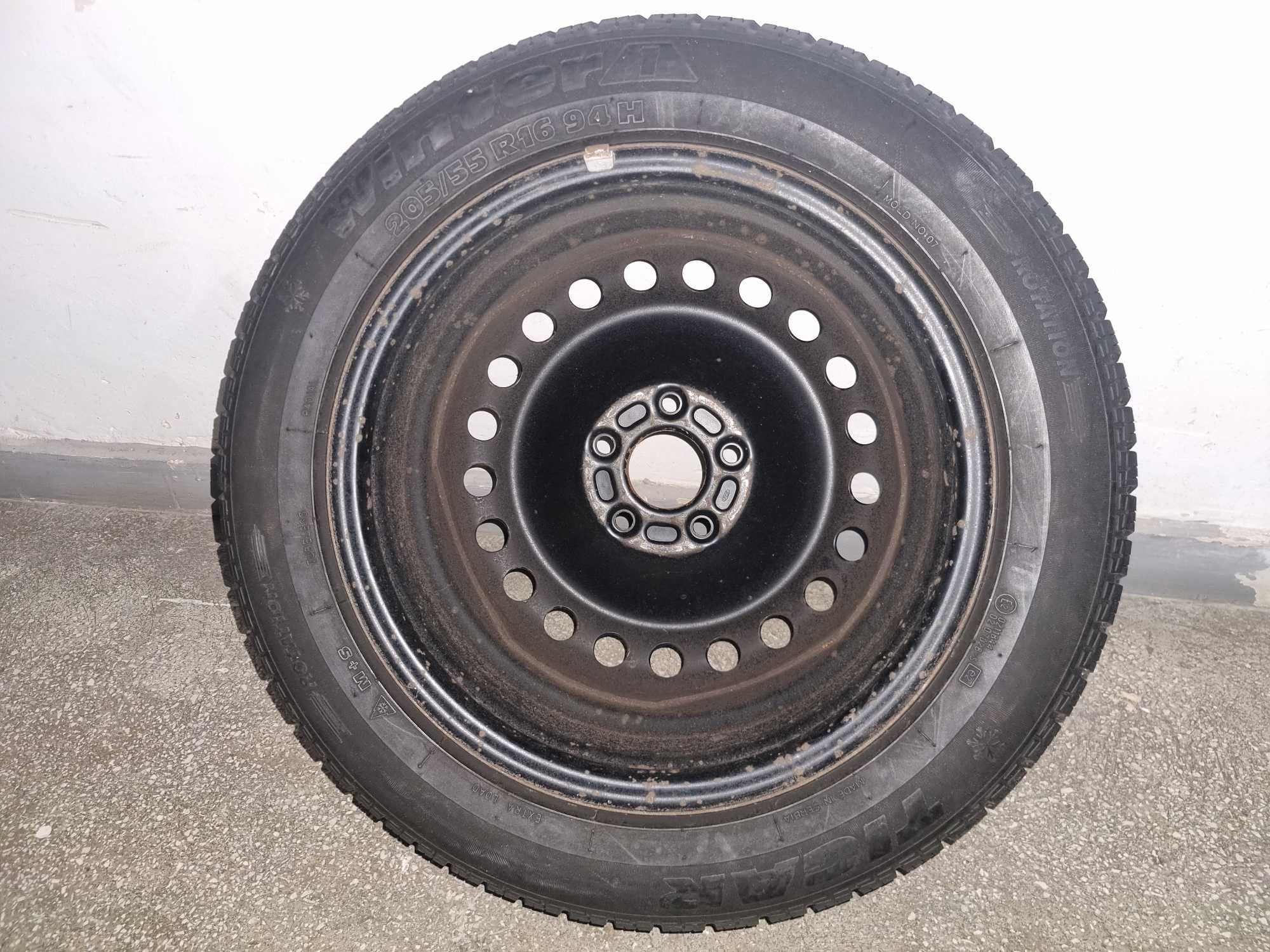 Vand set 4 jante 5 prezoane cu anvelope de iarna Tiger 205 55 16