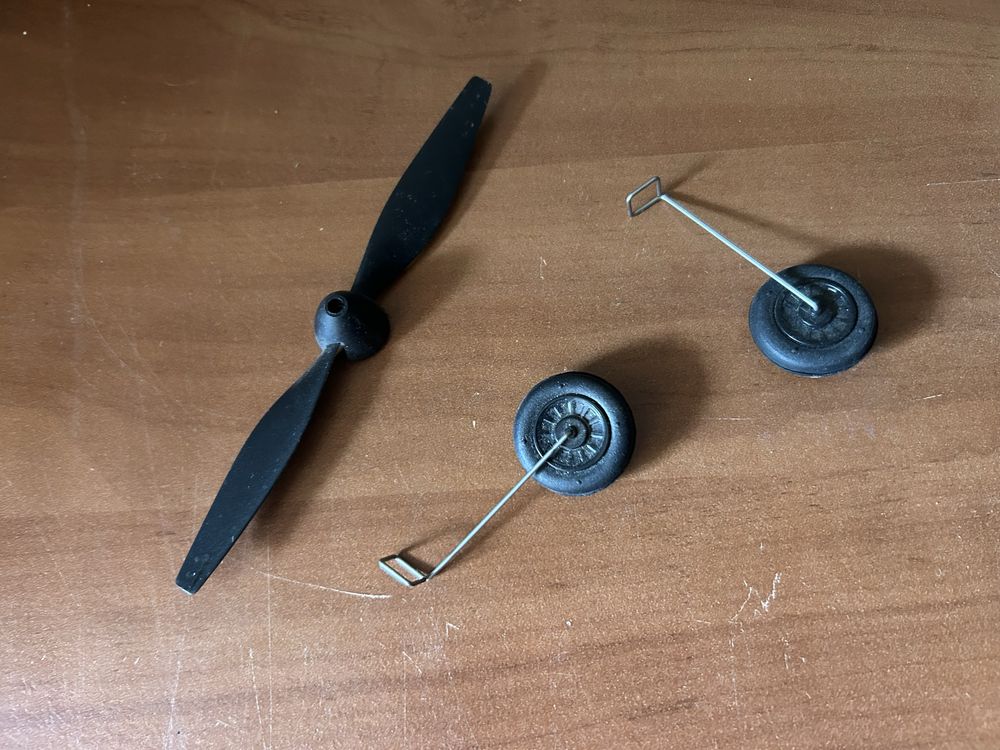 Радиоуправляем самолет Mitsubishi A6M Zero
