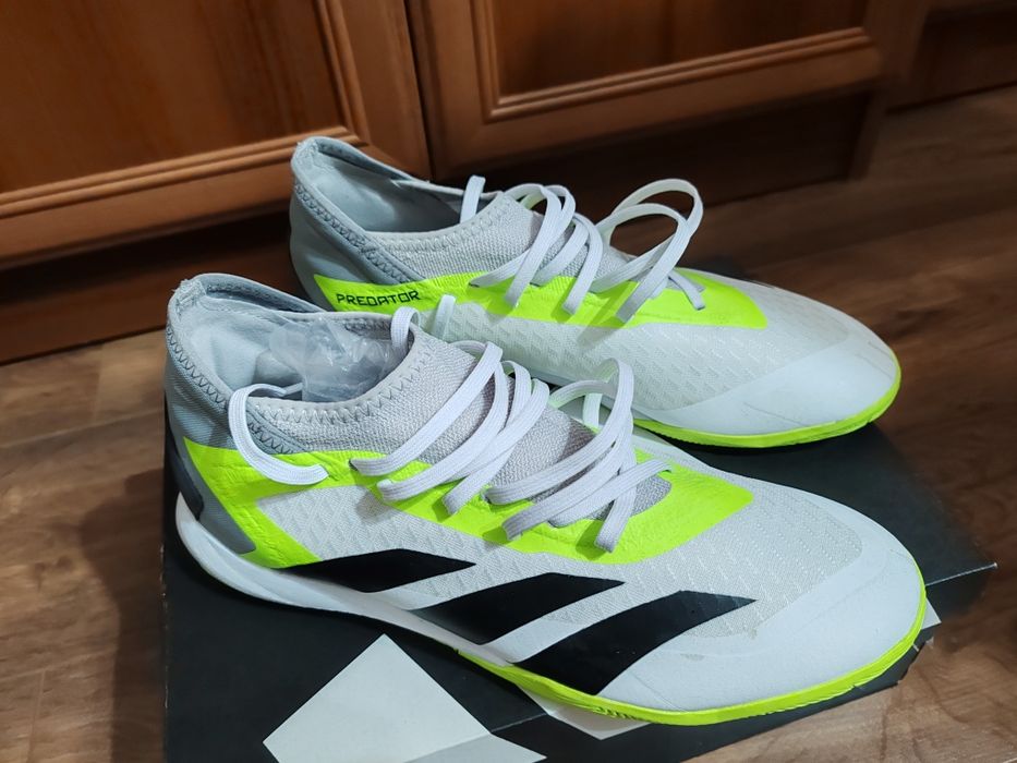 Ghete fotbal Adidas Predator